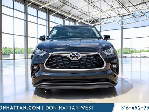 Used 2023 Toyota Highlander XLE FWD image 31