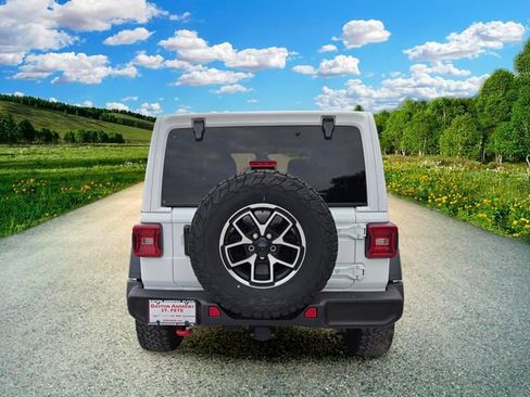 Used 2024 Jeep Wrangler Unlimited Rubicon AWD/4WD image 5