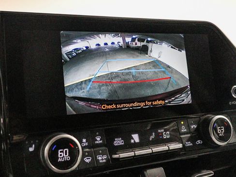 Used 2023 Toyota Highlander XLE FWD image 25