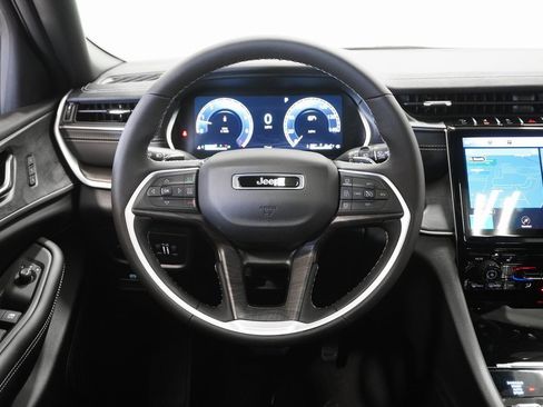 New 2025 Jeep Grand Cherokee L Limited image 22