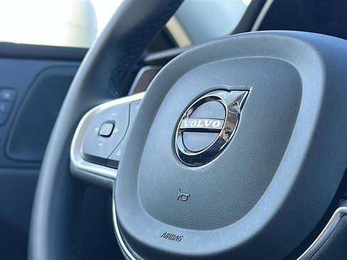 Used 2022 Volvo XC60 T8 Inscription Expression w/ Advanced Package image 29