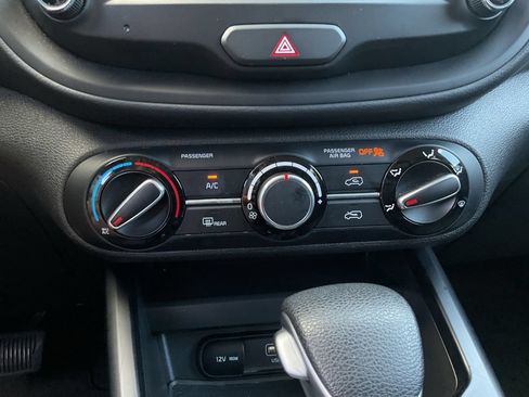 Used 2025 Kia Soul LX w/ LX Technology Package FWD image 20