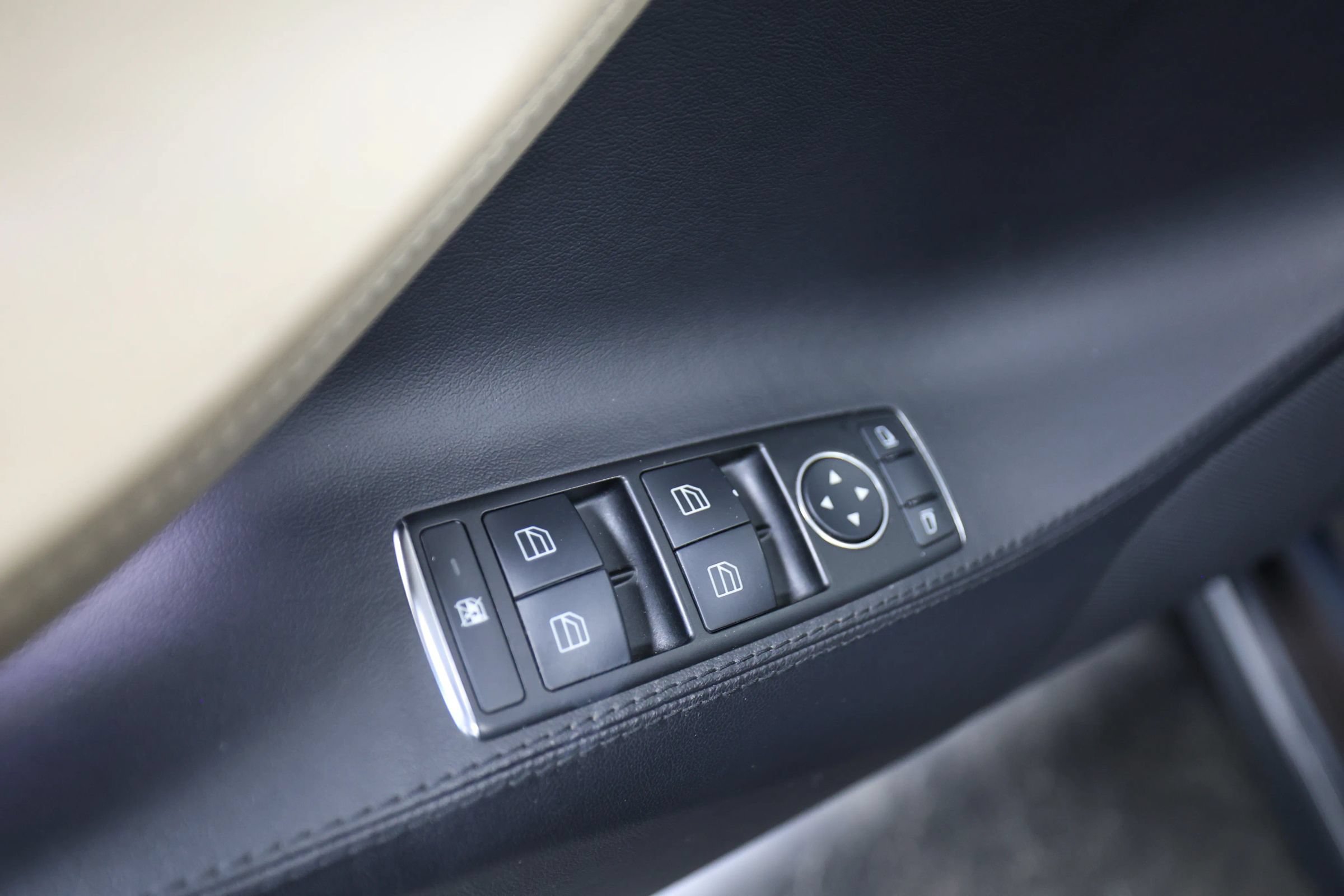 Used 2013 Tesla Model S Performance RWD image 27