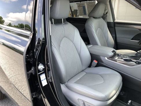 Used 2022 Toyota Highlander Platinum AWD/4WD image 16