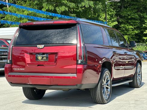 Used 2020 Cadillac Escalade ESV Luxury w/ Escalade Sport Edition AWD/4WD image 7