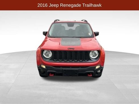 Used 2016 Jeep Renegade Trailhawk w/ Premium Trailhawk Package AWD/4WD image 2