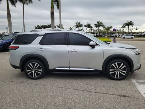 Used 2024 Nissan Pathfinder Platinum w/ Cargo Package image 3