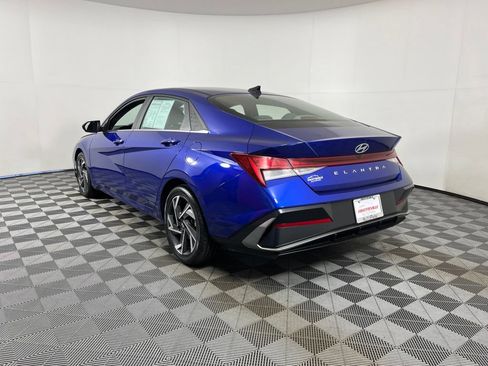 Used 2025 Hyundai Elantra SEL FWD image 3