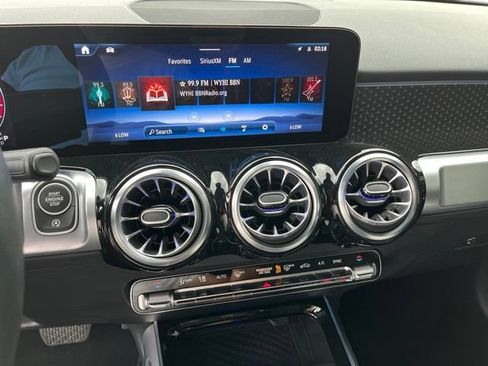 Used 2025 Mercedes-Benz GLB 250 4MATIC image 23