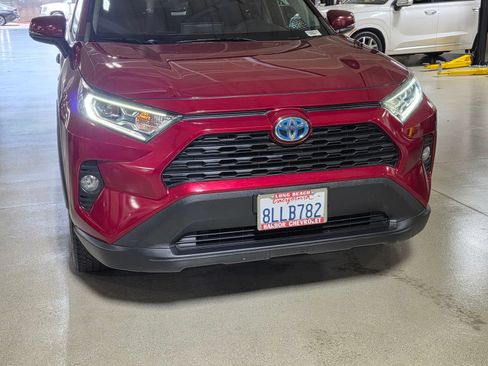 Used 2019 Toyota RAV4 XLE w/ Carpet Mat Package AWD/4WD image 9