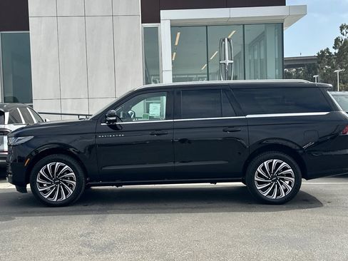 New 2026 Lincoln Navigator L Black Label AWD/4WD image 6