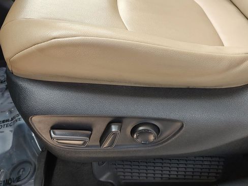 Used 2021 Toyota Sienna XLE image 3