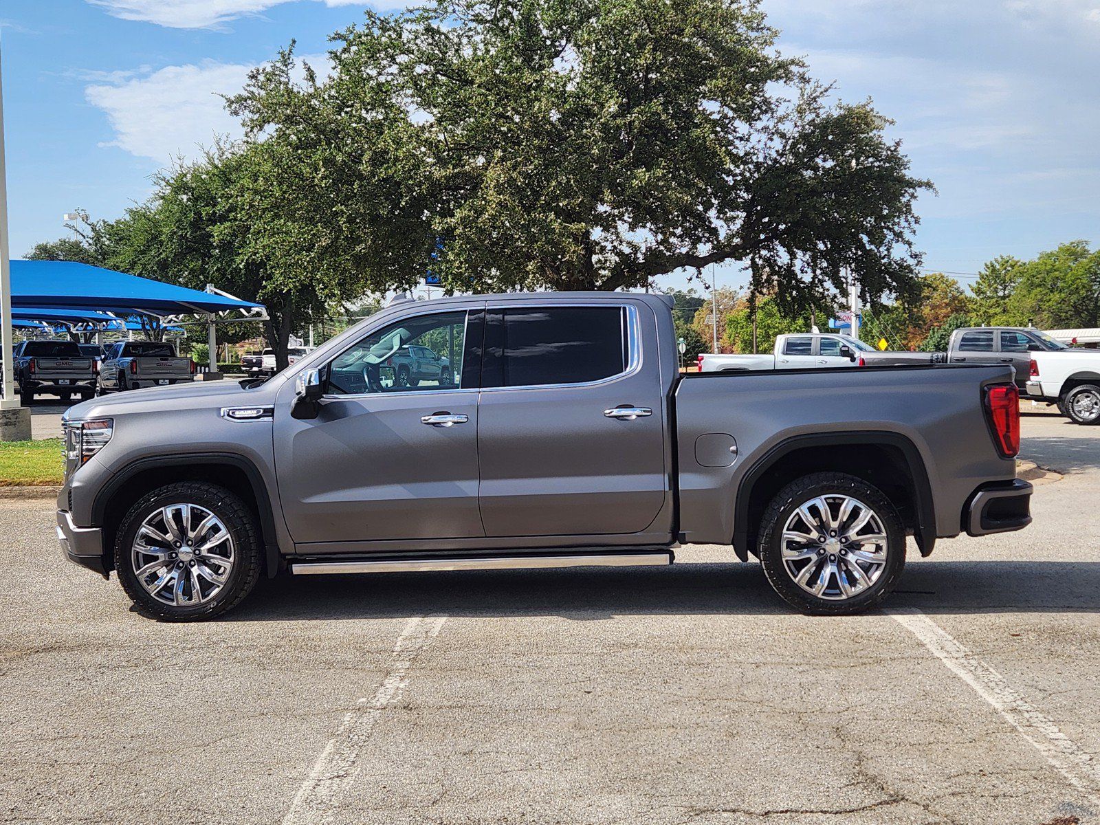 Used 2023 GMC Sierra 1500 Denali w/ Denali Reserve Package AWD/4WD image 3