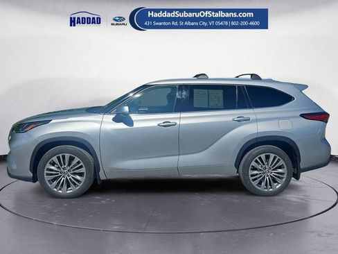 Used 2023 Toyota Highlander Platinum AWD/4WD image 2