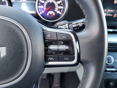 Certified 2024 Kia Carnival LX image 25