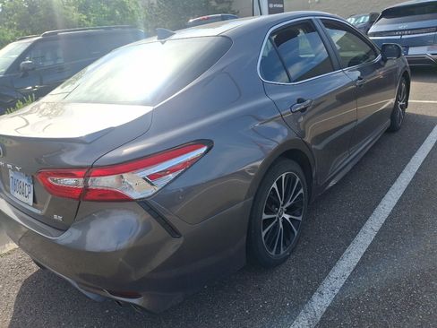 Used 2020 Toyota Camry SE FWD image 5