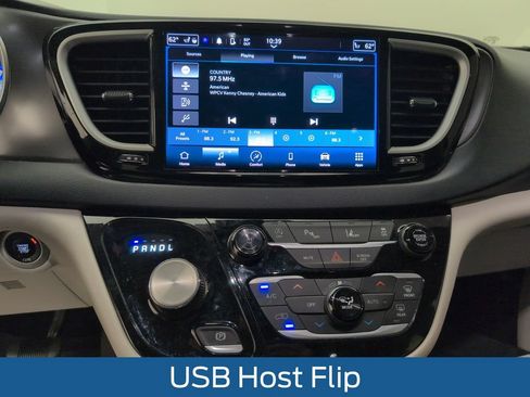 Used 2022 Chrysler Pacifica Touring-L FWD image 27