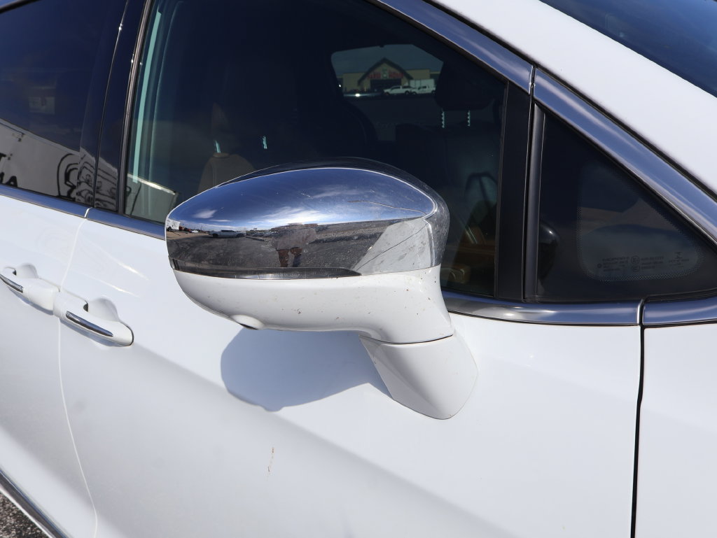 Used 2020 Chrysler Pacifica Limited w/ Advanced Safetytec Group FWD image 11