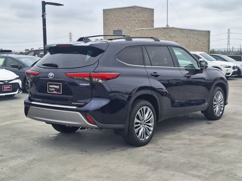 Used 2023 Toyota Highlander Platinum AWD/4WD image 5