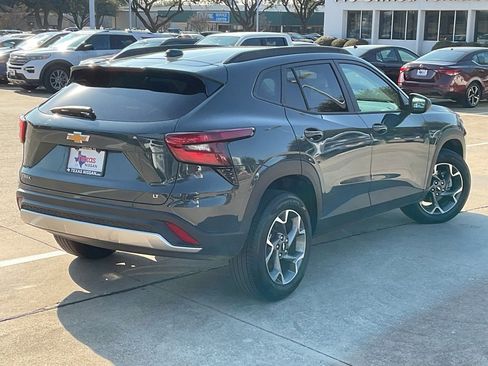 Used 2025 Chevrolet Trax LT image 5