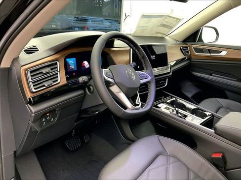 New 2026 Volkswagen Atlas SE image 7