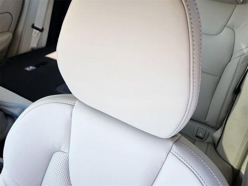 New 2026 Volvo XC60 B5 Ultra w/ Climate Package image 5