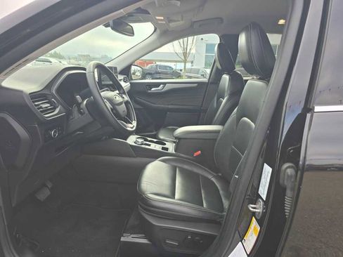 Used 2025 Ford Escape Platinum image 9