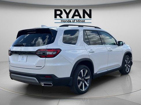 Used 2023 Honda Pilot Touring image 10
