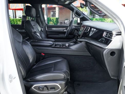 Used 2022 Jeep Wagoneer Series III w/ Rear Seat Video Group 1 image 44