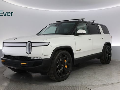 Used 2023 Rivian R1S Adventure image 2