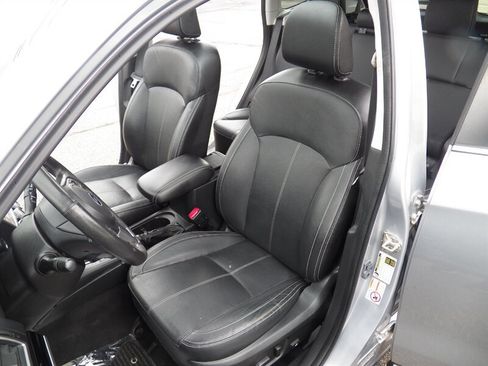 Used 2017 Subaru Forester 2.5i Touring AWD/4WD image 10
