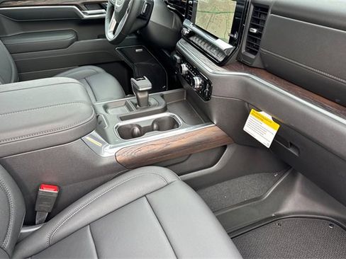 New 2026 GMC Sierra 1500 SLT w/ SLT Premium Plus Package image 17