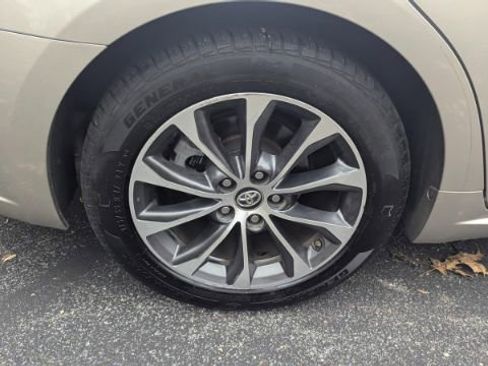 Used 2018 Toyota Avalon XLE Plus image 12
