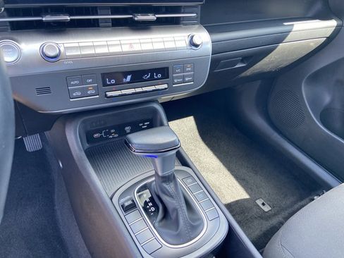 Used 2025 Hyundai Kona SEL FWD image 40