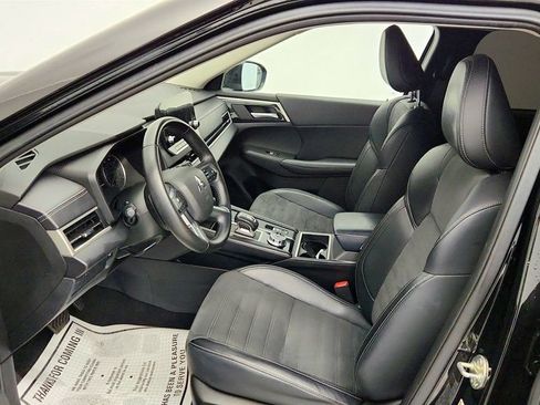 Used 2024 Mitsubishi Outlander SE image 18