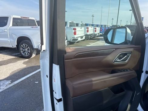 Used 2022 Chevrolet Suburban High Country image 27
