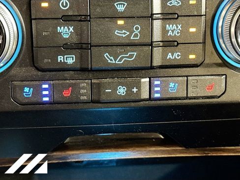 Used 2018 Ford F150 Lariat w/ Equipment Group 502A Luxury AWD/4WD image 19