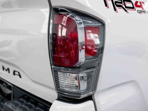Used 2020 Toyota Tacoma TRD Off-Road w/ Technology Package image 25