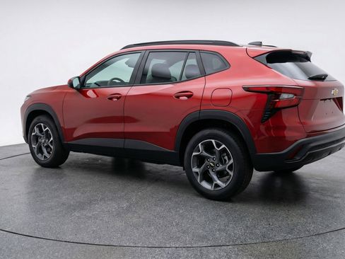 Used 2025 Chevrolet Trax LT FWD image 6