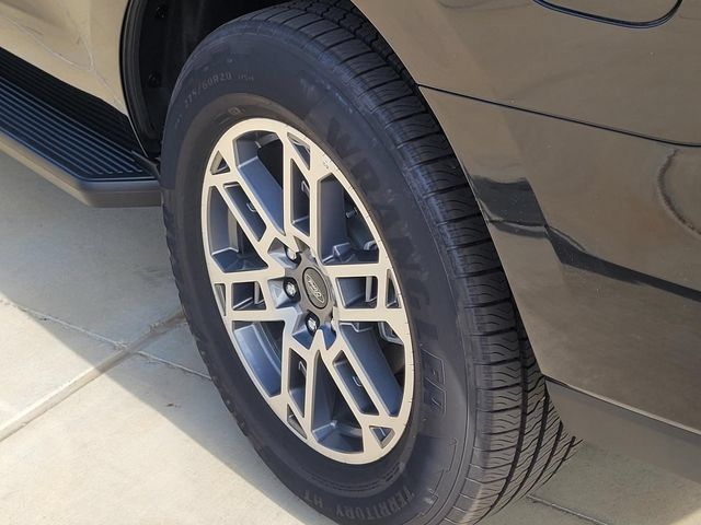 Used 2026 Ford Expedition Active RWD image 7