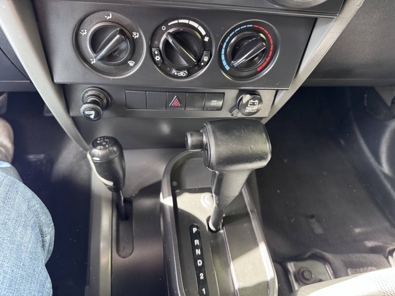 Used 2007 Jeep Wrangler Unlimited Sahara w/ Trailer Tow Group AWD/4WD image 24