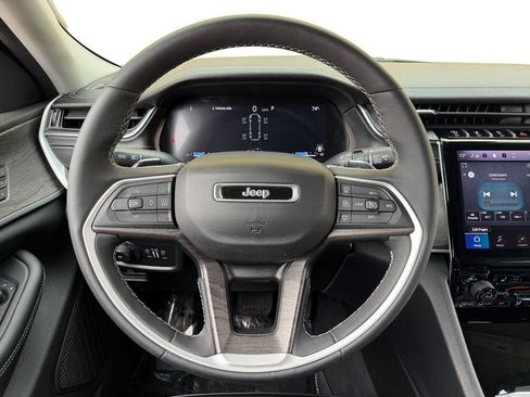 Used 2023 Jeep Grand Cherokee L Limited AWD/4WD image 25