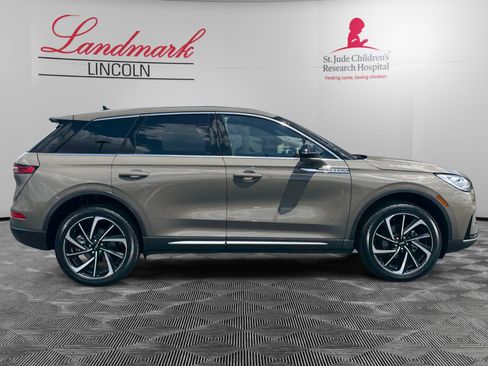 Certified 2025 Lincoln Corsair Reserve AWD/4WD image 6