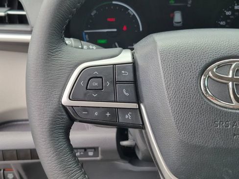 Used 2024 Toyota Sienna XLE FWD image 20