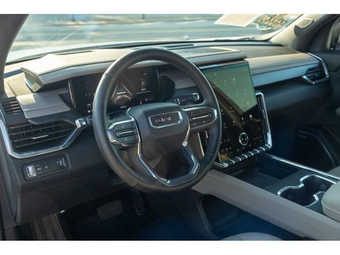 Used 2026 GMC Acadia Elevation w/ Elevation Premium Package FWD image 11