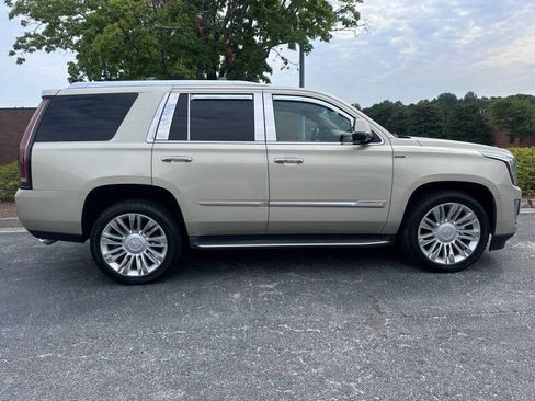 Used 2015 Cadillac Escalade Platinum AWD/4WD image 7