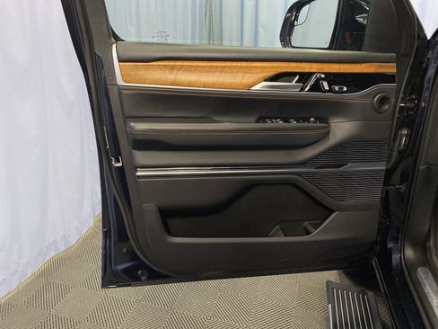 Certified 2024 Jeep Grand Wagoneer L Series III image 10