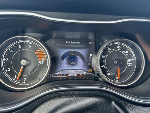 Used 2019 Jeep Cherokee Trailhawk image 32