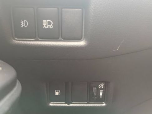 Used 2018 Toyota C-HR XLE FWD image 29