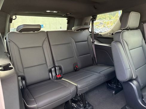 Used 2025 Chevrolet Tahoe Premier AWD/4WD image 19